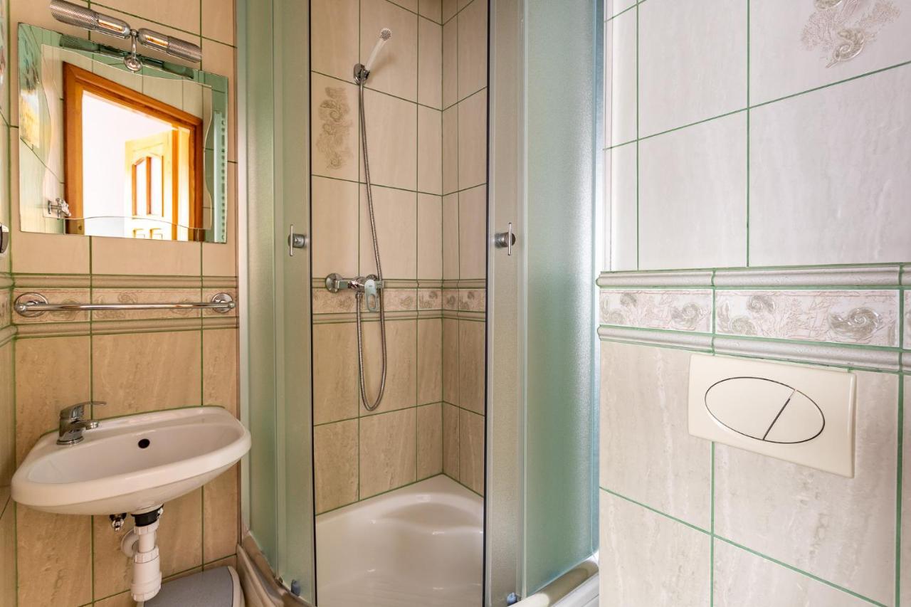 Pokoje Goscinne Katarzyna Kur Debki Ngoại thất bức ảnh