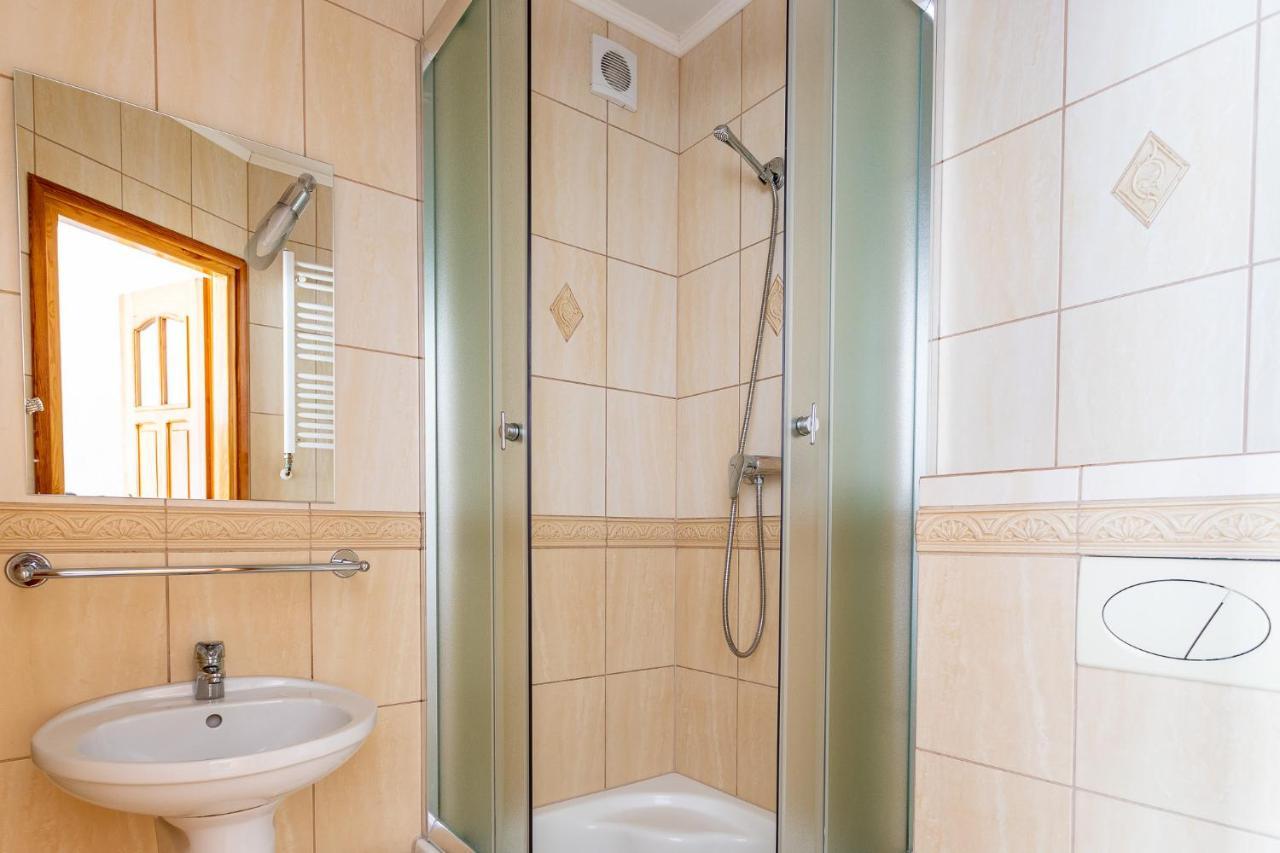 Pokoje Goscinne Katarzyna Kur Debki Ngoại thất bức ảnh